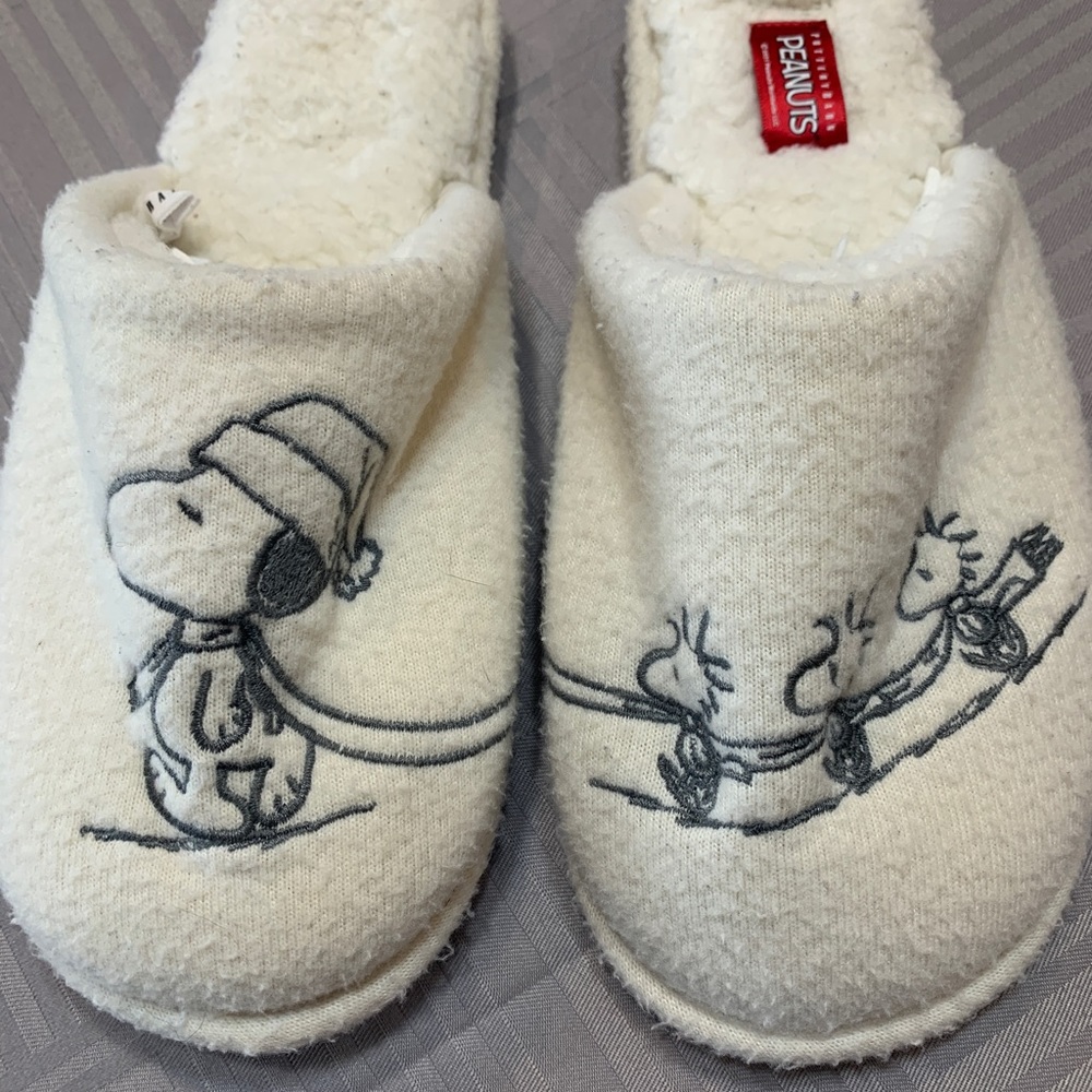 pottery barn peanuts slippers